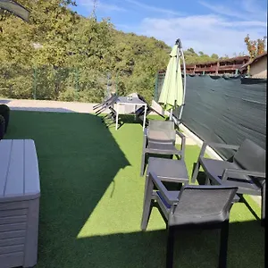 Appartement F1 Avec Un Espace Jardin, Gattières