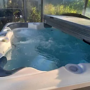 Hébergement de vacances Bas De Villa, 2 Terrasses, Piscine, Spa, Sauna..., Neffes